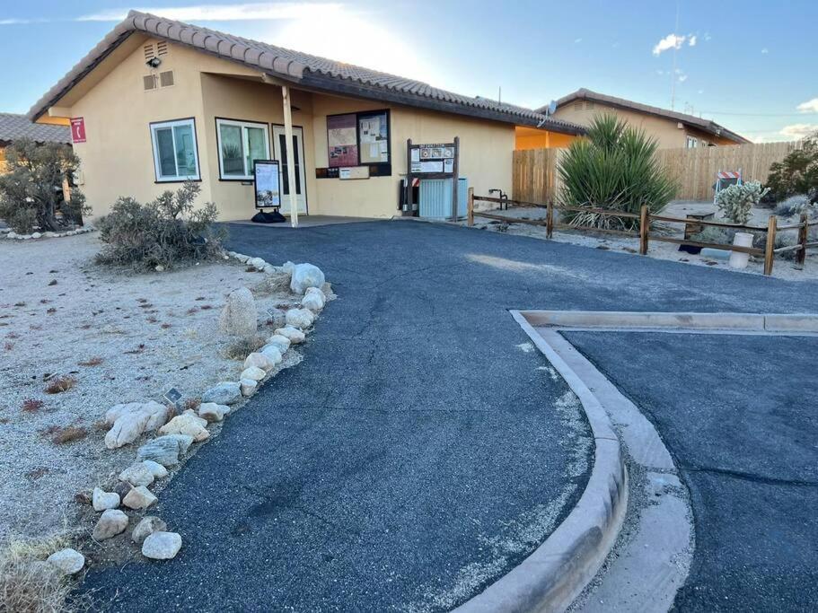 Appartement Joshua Tree National Park - Cozy Palms Getaway à Twentynine Palms Extérieur photo